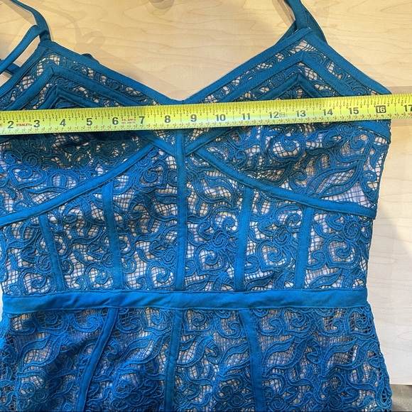 Brand new Harlyn teal / turquoise fitted lace dress, size 6. - Picture 9 of 13